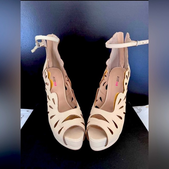 JustFab Regina Heels, 8.5, Cream - Picture 2 of 3